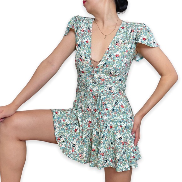 Skylar + Madison Pants - Skylar + Madison Floral Romper Size S